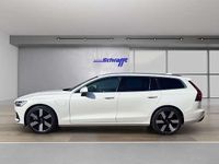 Gebraucht Volvo V60 Plus 398 PS (292 kW) 2025 Crystal white pearl / metallic Kombi