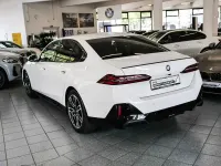Gebraucht BMW 520 M Sport 197 PS (144 kW) 2024 Weiß Limousine