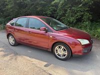 Gebraucht Ford Focus Ghia 101 PS (74 kW) 2004 Rot Limousine