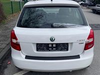 Gebraucht Skoda Fabia Ambiente 69 PS (50 kW) 2012 Weiß Limousine