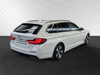 Gebraucht BMW 520 Efficient Dynamics 190 PS (139 kW) 2022 Mineralweiss metallic Kombi