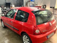 Gebraucht Renault Clio II 58 PS (42 kW) 2006 Rot Kleinwagen