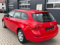 Gebraucht Opel Astra Selection 101 PS (74 kW) 2011 Rot Kombi
