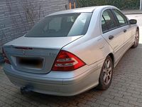 Gebraucht Mercedes 220 150 PS (110 kW) 2006 Silber Limousine