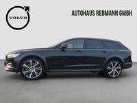 Gebraucht Volvo V90 CC Ultimate 235 PS (172 kW) 2023 Onyx black / metallic Kombi