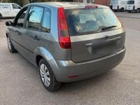 Usata Ford Fiesta 101 CV (74 kW) 2002 Argento Utilitaria