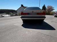 Second-hand BMW 525 170 CP (125 kW) 1990 Argintiu Berlinǎ