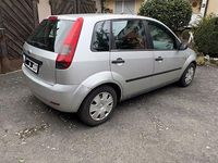 Gebraucht Ford Fiesta Ambiente 60 PS (44 kW) 2005 Silber Kleinwagen