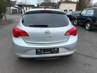 Używany Opel Astra Selection 101 KM (74 kW) 2014 Srebrny Sedan/Limuzyna