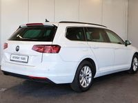 Gebraucht VW Passat 150 PS (110 kW) 2022 Weiß Limousine