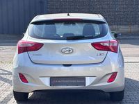 Second-hand Hyundai i30 Classic 101 CP (74 kW) 2015 Argintiu Berlinǎ