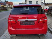 Gebraucht Mercedes B180 Urban 109 PS (80 kW) 2015 Rot Kleinwagen