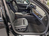 gebraucht BMW 530 dA Limousine xDrive LivCocPl HUD DrivingAssi Sitzluft Glasdach LED