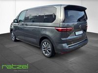 Gebraucht VW Multivan Style 150 PS (110 kW) 2025 Grau Van