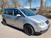 Second-hand VW Touran 116 CP (85 kW) 2005 Argintiu Monovolum