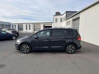 Gebraucht VW Touran Active 122 PS (89 kW) 2021 Uranograu Van / Kleinbus