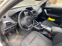 Gebraucht BMW 118 170 PS (125 kW) 2014 Weiß Kleinwagen