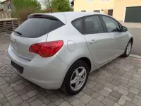 Gebraucht Opel Astra Design Edition 140 PS (102 kW) 2011 Argonsilber Limousine
