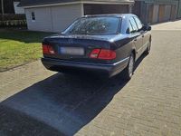 Second-hand Mercedes E280 193 CP (141 kW) 1996 Albastru Berlinǎ