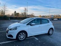 Gebraucht Peugeot 208 Active 82 PS (60 kW) 2016 Weiß Kleinwagen