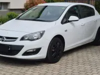 Gebraucht Opel Astra 101 PS (74 kW) 2013 Weiß Limousine
