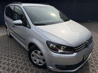 Gebraucht VW Touran Trendline 105 PS (77 kW) 2014 Silber Van / Kleinbus