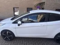Gebraucht Ford Fiesta Trend 60 PS (44 kW) 2017 Weiß Kleinwagen