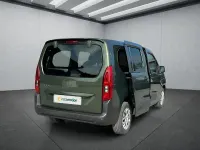 Neu Fiat Doblò 131 PS (96 kW) 2025 Grün Van / Kleinbus