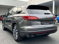 gebraucht VW Touareg 4.0 V8 TDI 4M R line | Panorama | AHK