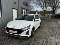 Gebraucht Hyundai i20 Trend 101 PS (74 kW) 2024 Weiß Kleinwagen