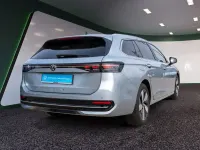 Gebraucht VW Passat Elegance 150 PS (110 kW) 2025 Silber / oyster silver Kombi
