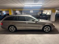 Gebraucht Mercedes E220 Elegance 180 PS (132 kW) 2004 Grau Kombi