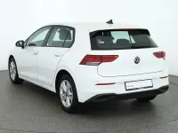Gebraucht VW Golf VIII Life 131 PS (96 kW) 2023 Pure white Limousine