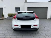 Gebraucht Volvo V40 Kinetic 114 PS (83 kW) 2012 Rot Kleinwagen