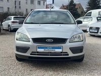 Gebraucht Ford Focus Trend 90 PS (66 kW) 2005 Silber Limousine