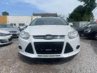 Gebraucht Ford Focus Ambiente 101 PS (74 kW) 2014 Frostweiß Kleinwagen