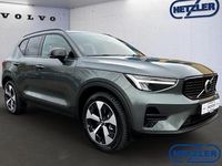 Neu Volvo XC40 Plus 197 PS (144 kW) 2025 Grün SUV
