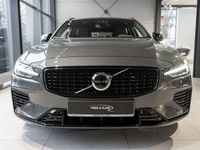 Neu Volvo V60 Plus 349 PS (256 kW) 2026 Grün Kombi