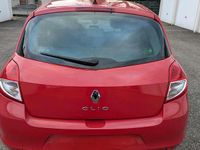 Gebraucht Renault Clio II Expression 75 PS (55 kW) 2010 Rot Limousine