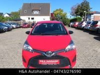 Gebraucht Toyota Yaris Basis 69 PS (50 kW) 2016 Rot Limousine