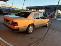 Gebraucht Mercedes E250 94 PS (69 kW) 1992 Silber Limousine