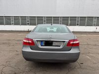 Gebraucht Mercedes E200 Avantgarde 170 PS (125 kW) 2010 Grau Limousine