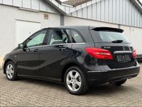Gebraucht Mercedes B180 122 PS (89 kW) 2012 Schwarz Van / Kleinbus