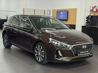 Gebraucht Hyundai i30 Premium 140 PS (102 kW) 2016 Demitasse brown pearl Limousine