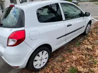 Gebraucht Renault Clio II 75 PS (55 kW) 2011 Weiß Coupé