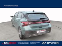 Neu Hyundai i20 Select 101 PS (74 kW) 2025 Grün Limousine