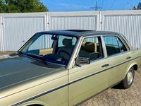 Gebraucht Mercedes 200 109 PS (80 kW) 1982 Grün Limousine