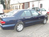 Gebraucht Mercedes E240 231 PS (169 kW) 2001 Blau metallic Limousine
