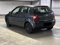 Gebraucht VW Polo 64 PS (47 kW) 2004 Grau Kleinwagen