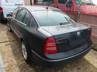Second-hand Skoda Superb 2005 Negru Berlinǎ